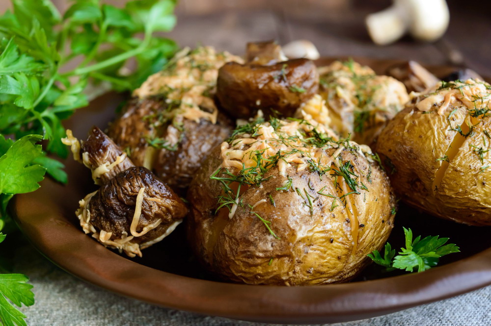 Картофель фаршированный грибами
