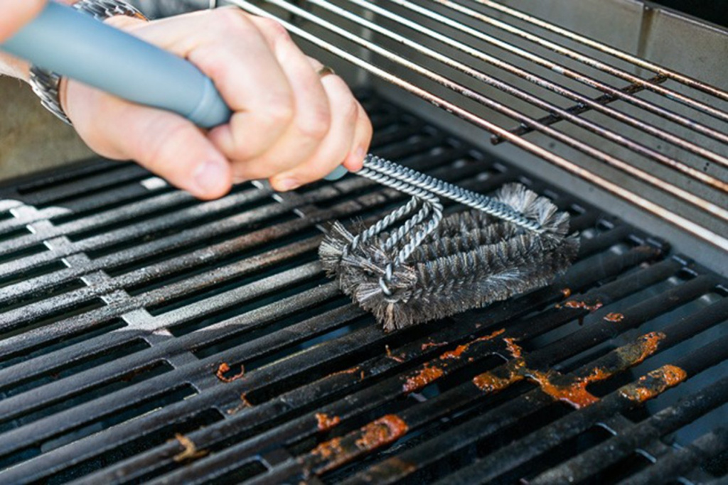 Металлический мангал. Чистка после использования